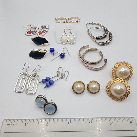 Lot‎ Of Vintage Gold And Silver Tone PIERCED Earrings Faux Pearl Etc - Picture 10 of 10